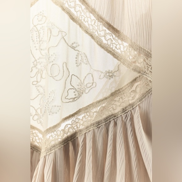 🆕(NWT) ZARA **VIRAL** Embroidered & Sequin Satin Midi/Maxi Dress. Size MEDIUM - Picture 12 of 16